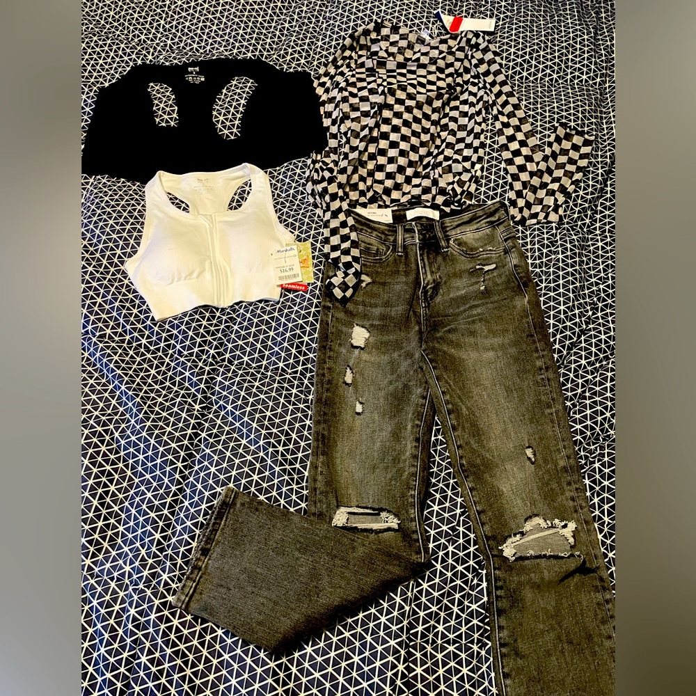 4 piece bundle! 2 zip-up seamless bras, mesh checkered shirt, black jeans! XS/S